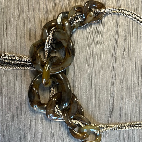 Adia Kibur Resin Link and Chain Necklace - Picture 6 of 10
